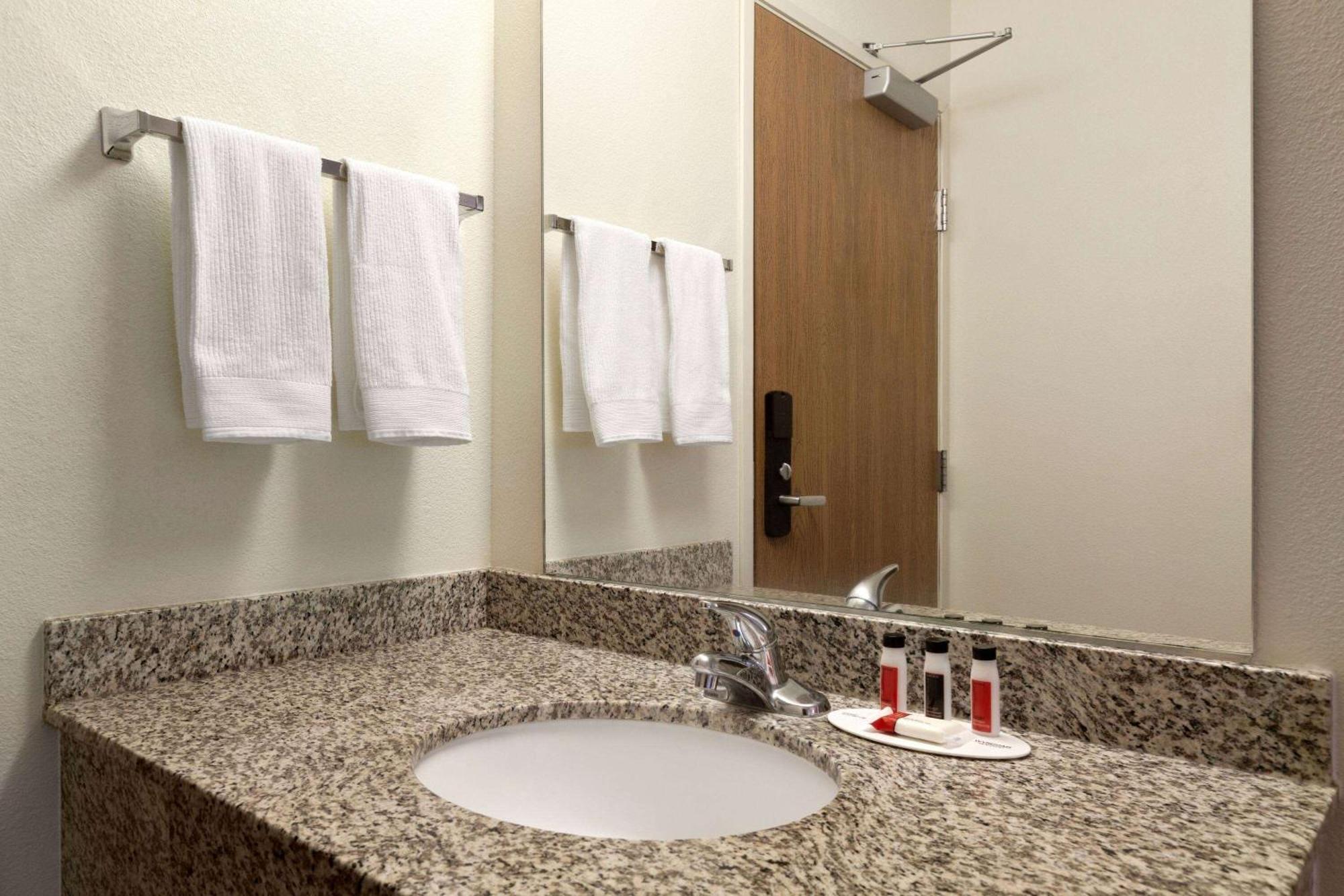Travelodge By Wyndham Hermiston Bagian luar foto