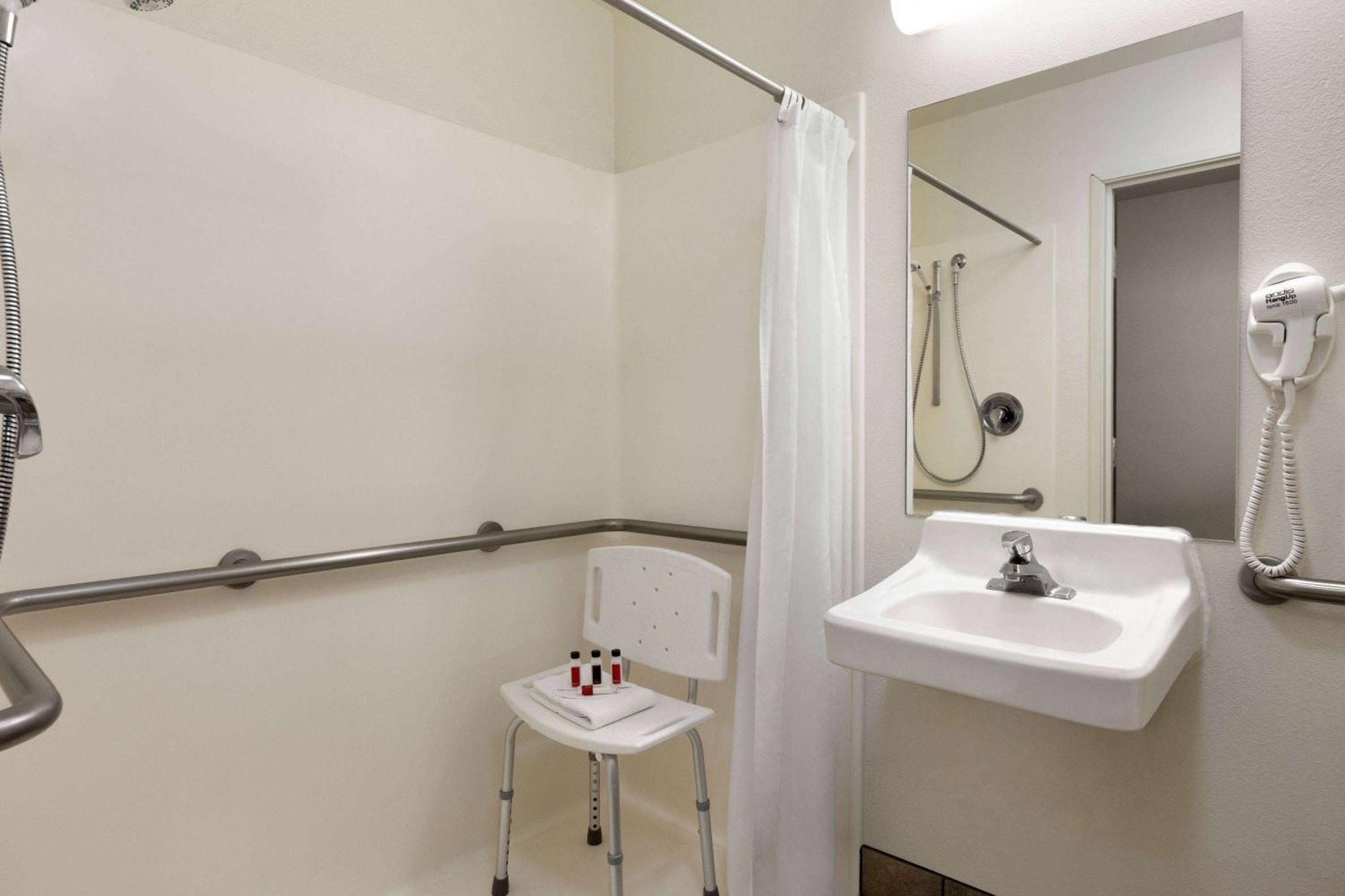 Travelodge By Wyndham Hermiston Bagian luar foto